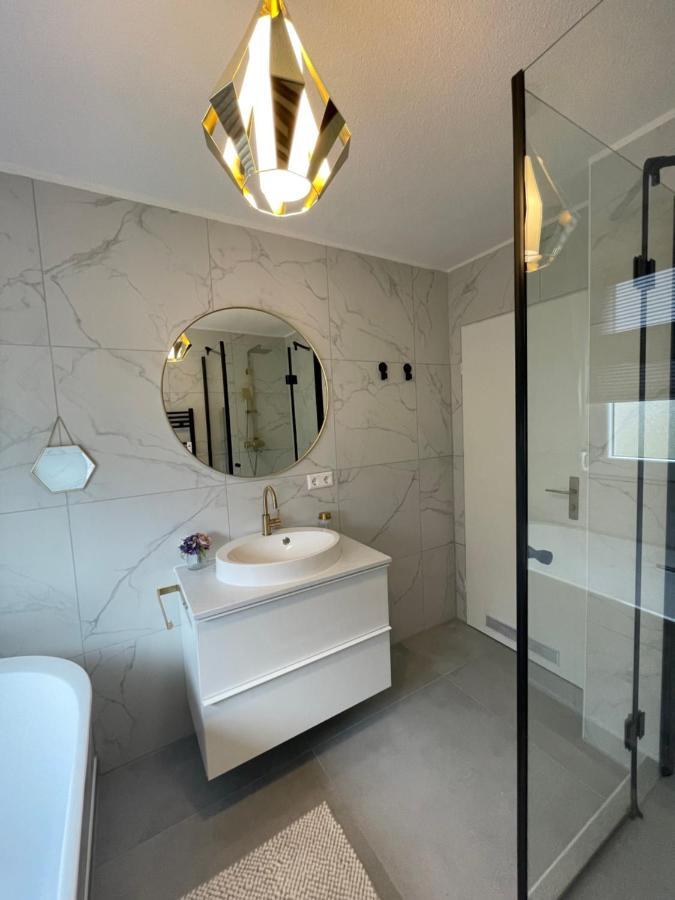 Luxus Apartment Am Fremersberg - Zentral - Mit Sauna & Badewanne Baden-Baden Bagian luar foto